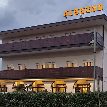 Albergo Ristorante Belvedere Тиене Екстериор снимка