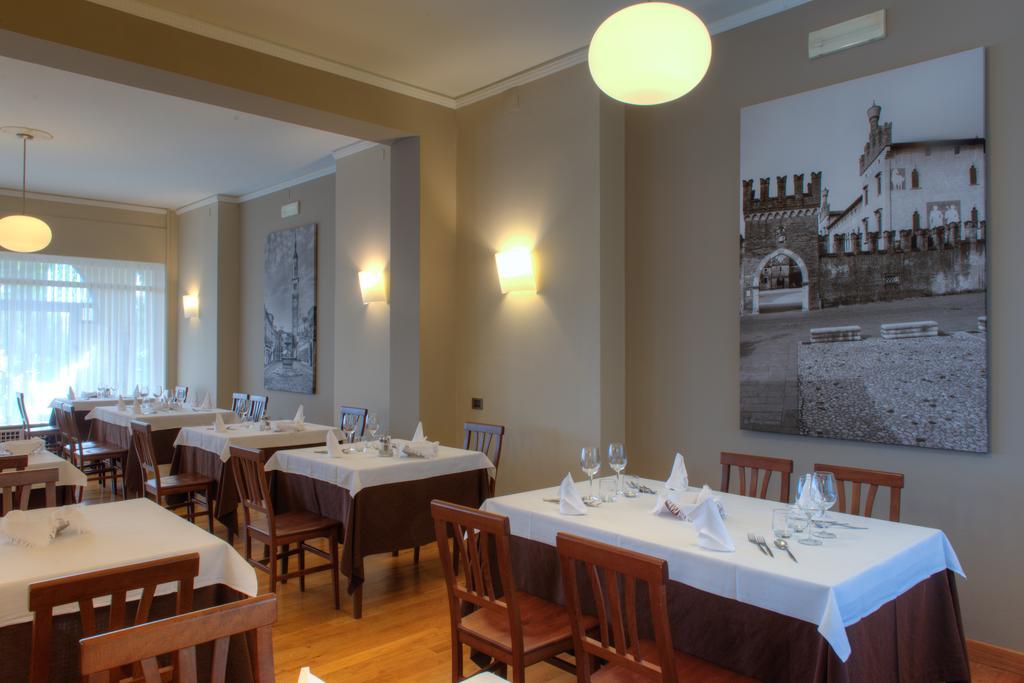 Albergo Ristorante Belvedere Тиене Екстериор снимка