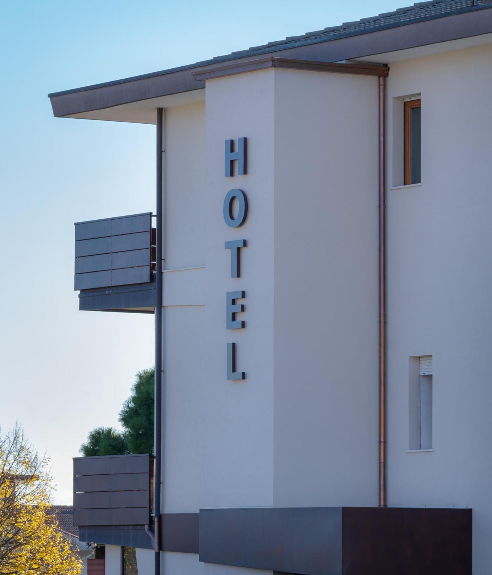 Hotel Belvedere Тиене Екстериор снимка