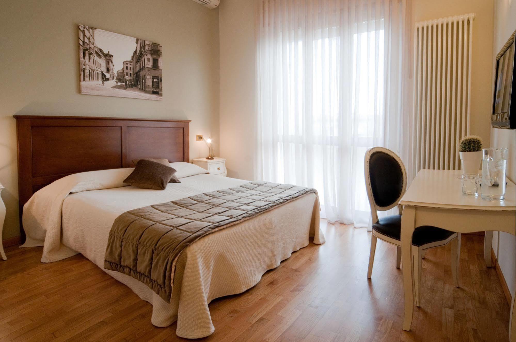Hotel Belvedere Тиене Екстериор снимка