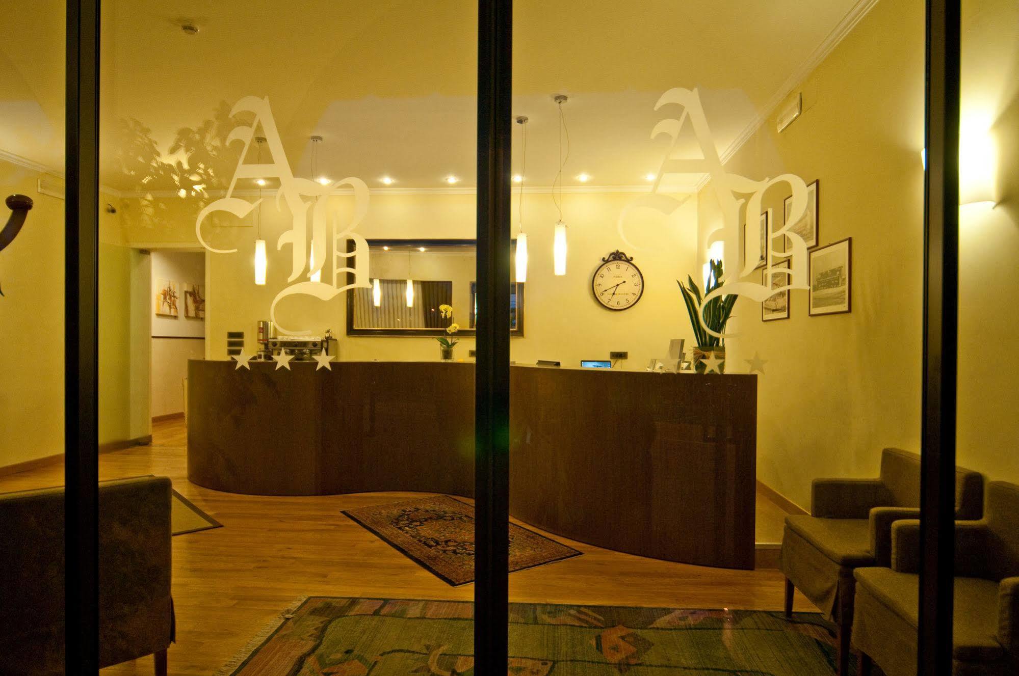 Hotel Belvedere Тиене Екстериор снимка