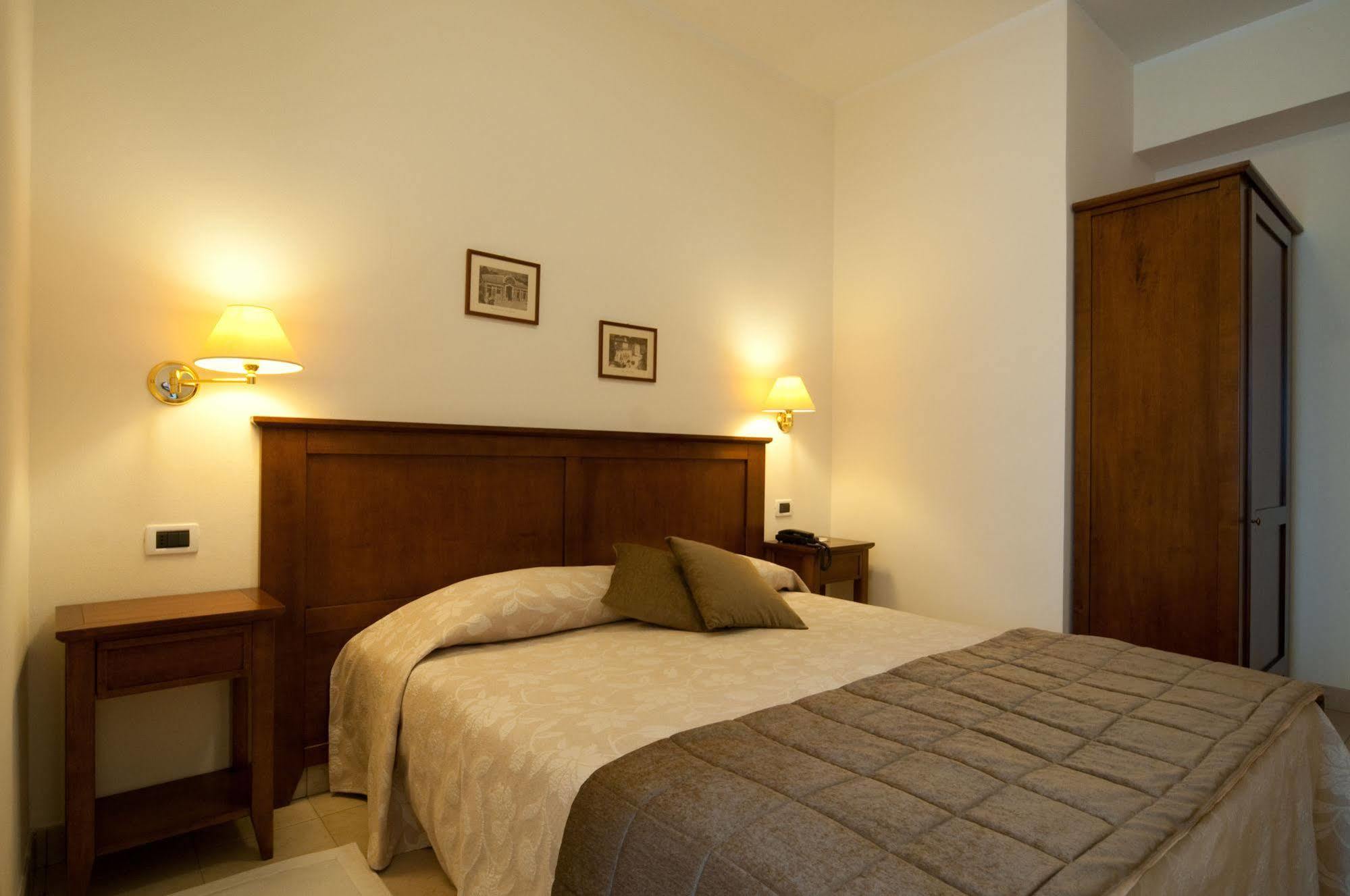Hotel Belvedere Тиене Екстериор снимка
