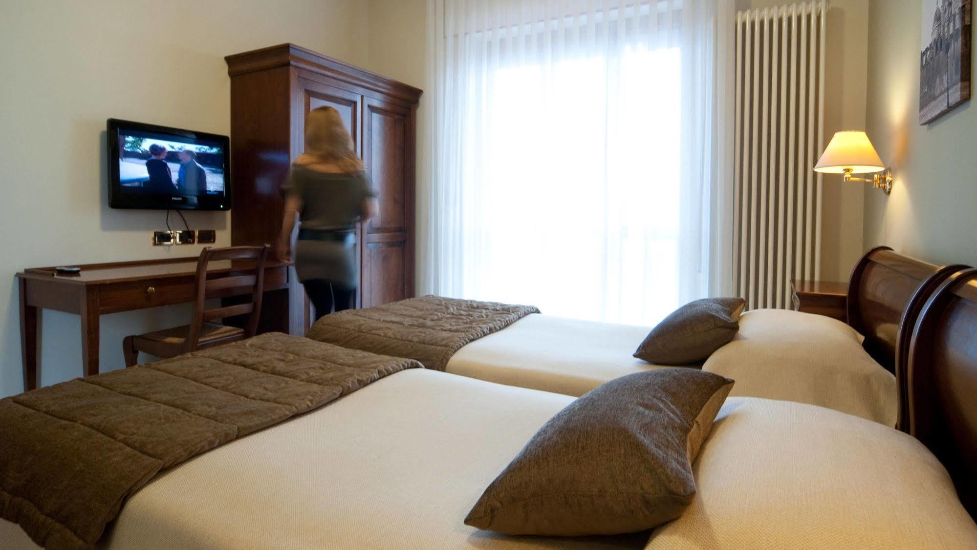 Hotel Belvedere Тиене Екстериор снимка